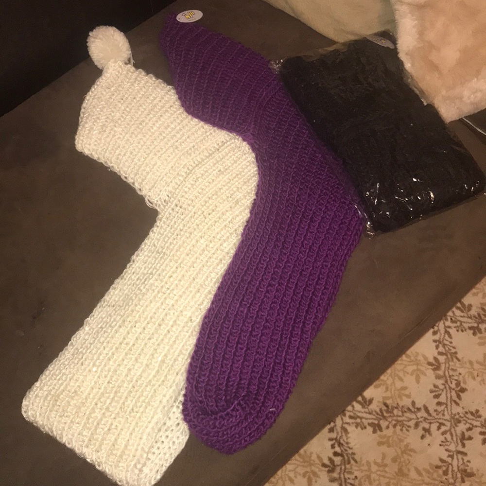 ❄️☃️NWT SPARKLING SCARF AND HOOD IN ONE!!❄️